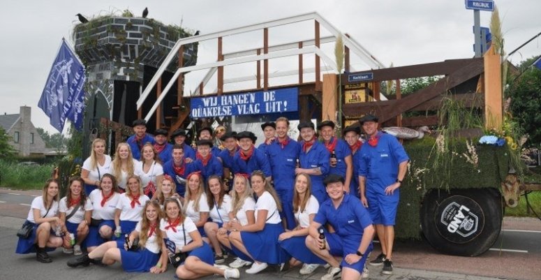 Hang de Kwakelse vlag uit met de kermisdagen