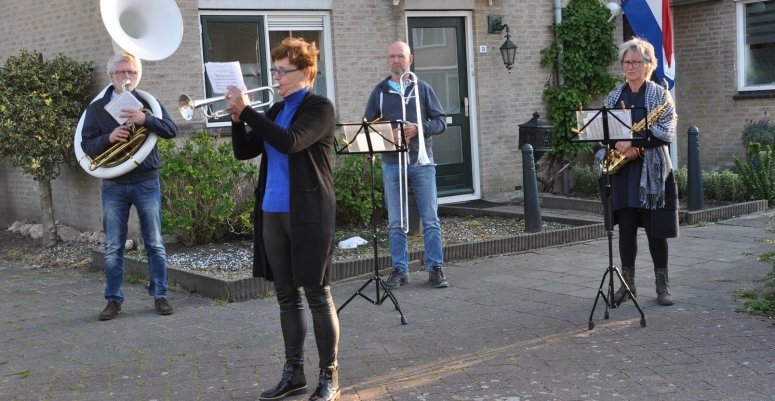 Dodenherdenking Fam. de Jong Rozenlaan (4 mei)