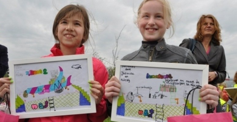 de ontwerpsters Yasmine en Nicky