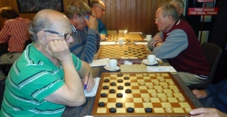 Op de voorgrond topscoorder Henk Springintveld