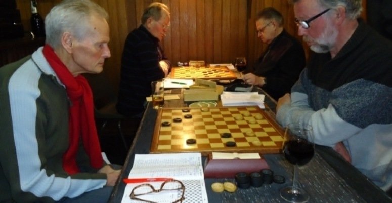 Kampioen Wim Keessen links op de foto